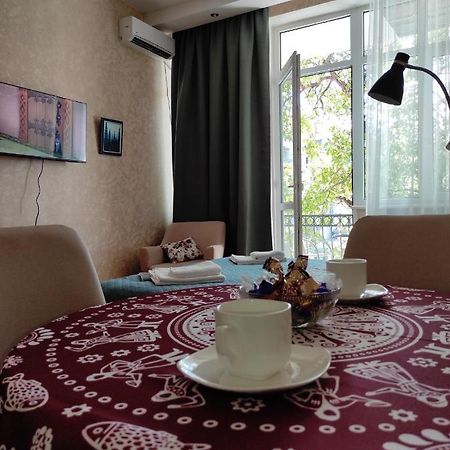 Tranquil Apartment In Vake Тбилиси Экстерьер фото