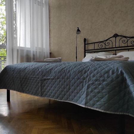 Tranquil Apartment In Vake Тбилиси Экстерьер фото