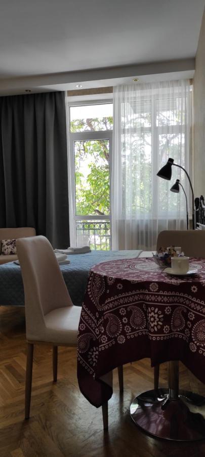 Tranquil Apartment In Vake Тбилиси Экстерьер фото