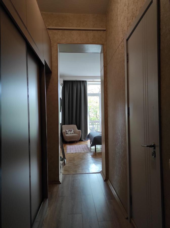 Tranquil Apartment In Vake Тбилиси Экстерьер фото