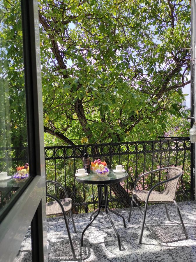 Tranquil Apartment In Vake Тбилиси Экстерьер фото